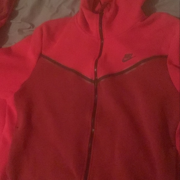 dark red nike tech fleece